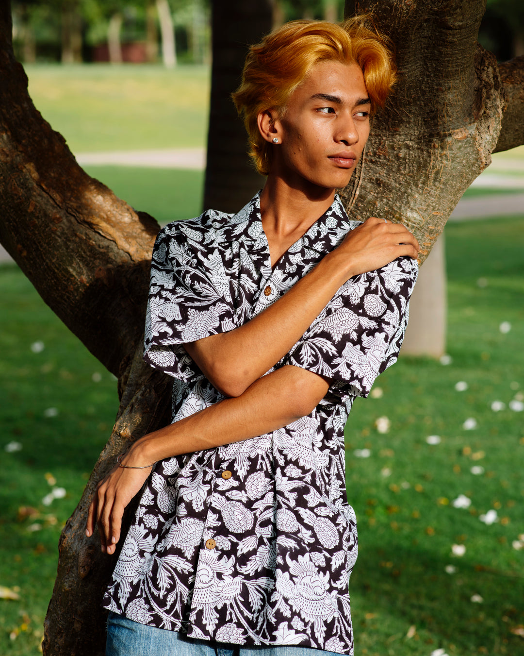 BLACK AND WHITE FLORAL RAPID SHIRT