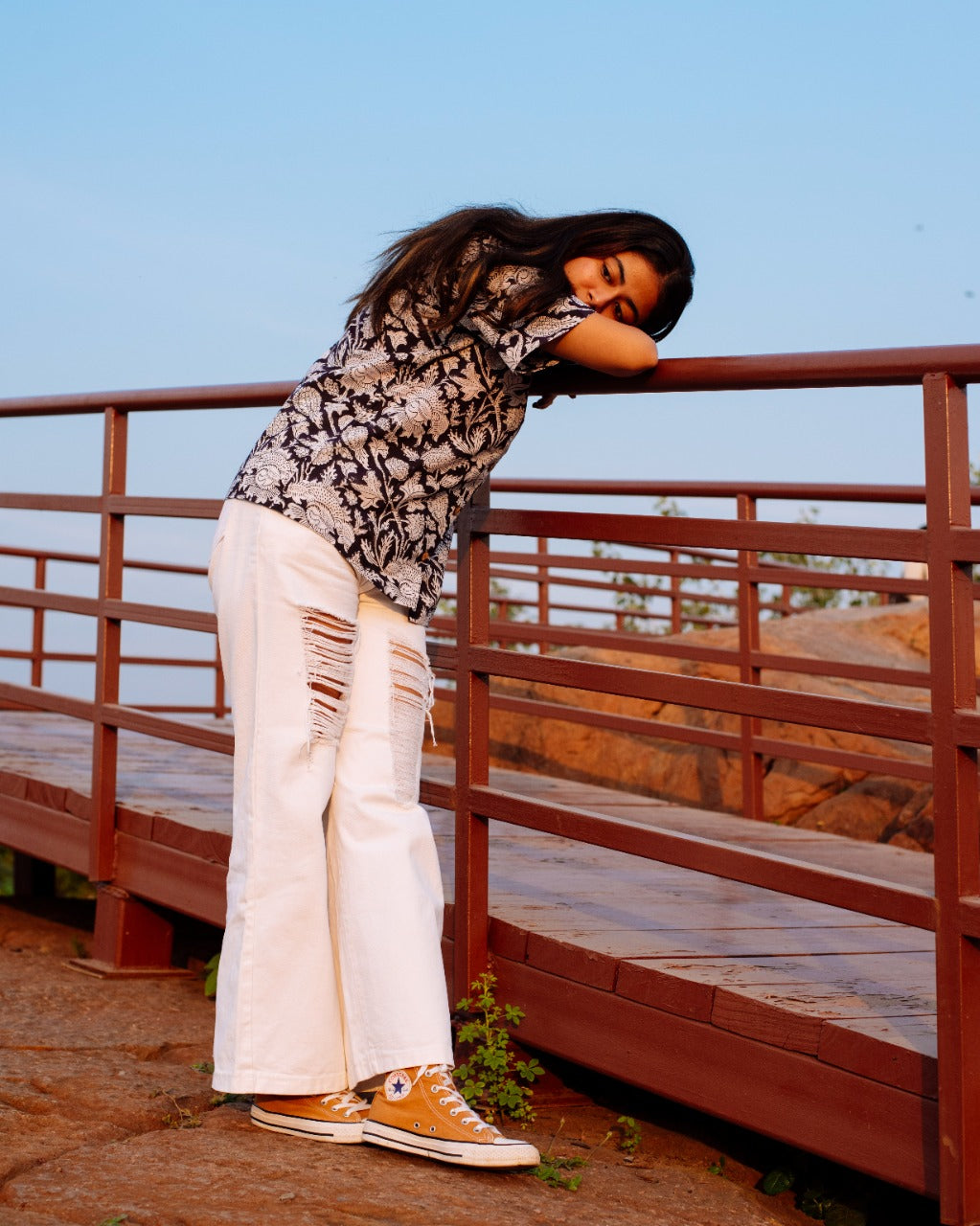 BLACK AND WHITE FLORAL RAPID SHIRT