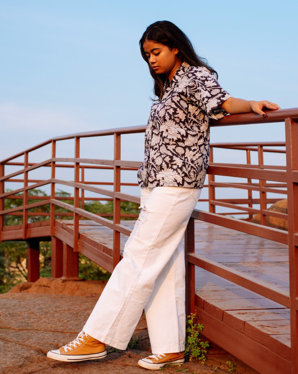 BLACK AND WHITE FLORAL RAPID SHIRT